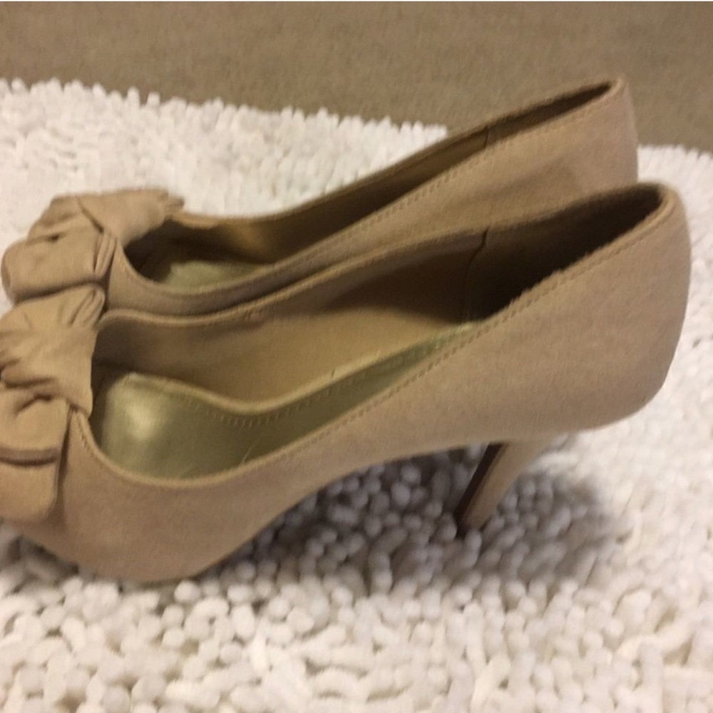 FIONI Clothing Tan Heels - Picture 5 of 8